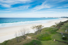 Отель San Simeon Beachfront Apartments Tugun  Серферс-Парадайс